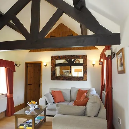 Ann's And The Old Smithy 5*