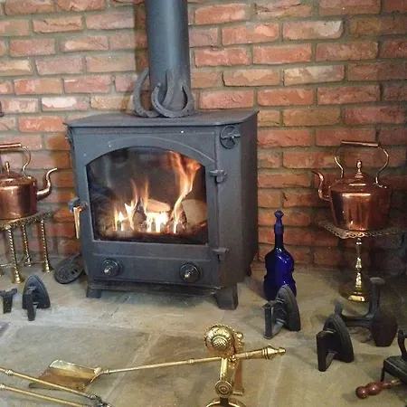 Ann's And The Old Smithy 5*